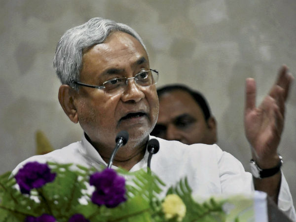 Nitish asks students to follow principles of Gandhi Nitish asks students to follow principles of Gandhi