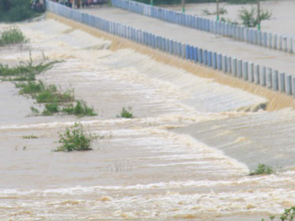 Floods have occurred after 17 years in Palaru of Vellore district Floods have occurred after 17 years in Palaru of Vellore district