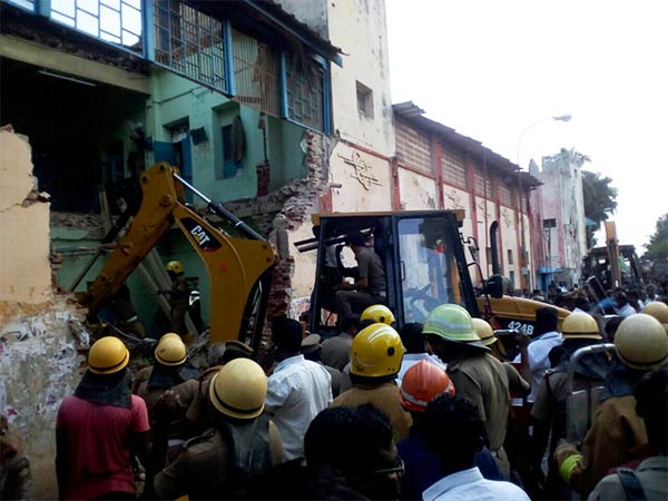 Madras High court taken the Poraiyar building collapse case as sumoto Madras High court taken the Poraiyar building collapse case as sumoto
