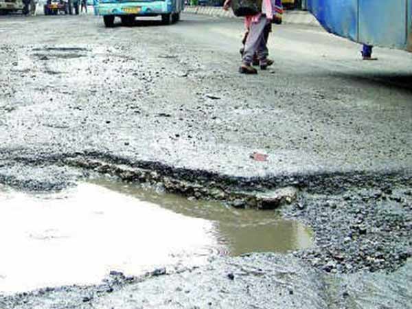 4 people killed this month in accidents caused by the condition of Bengaluru roads 4 people killed this month in accidents caused by the condition of Bengaluru roads