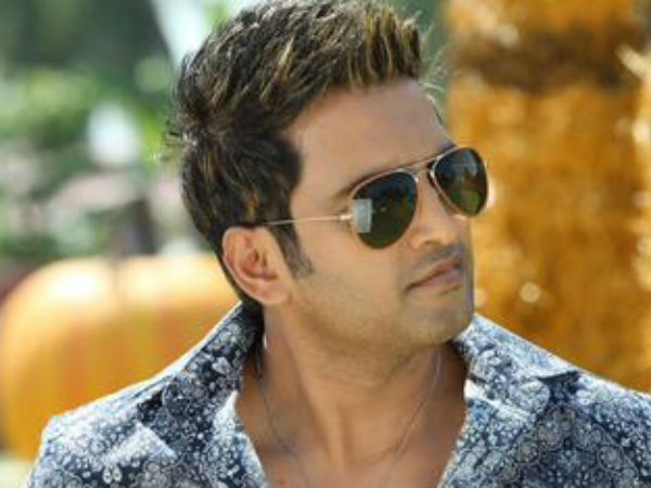 Chennai high court grants conditional anticipatory bail for Actor Santhanam Chennai high court grants conditional anticipatory bail for Actor Santhanam