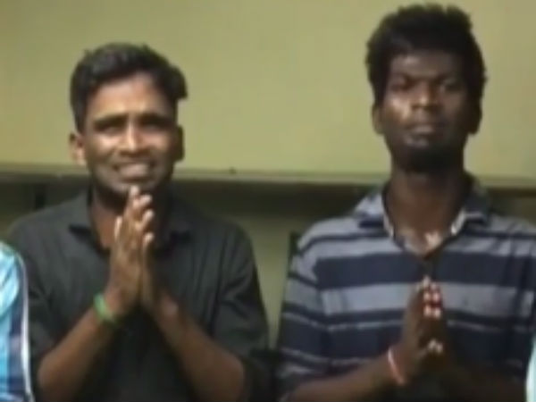 The four students who were traveling in train with long knife crying to police for apology The four students who were traveling in train with long knife crying to police for apology