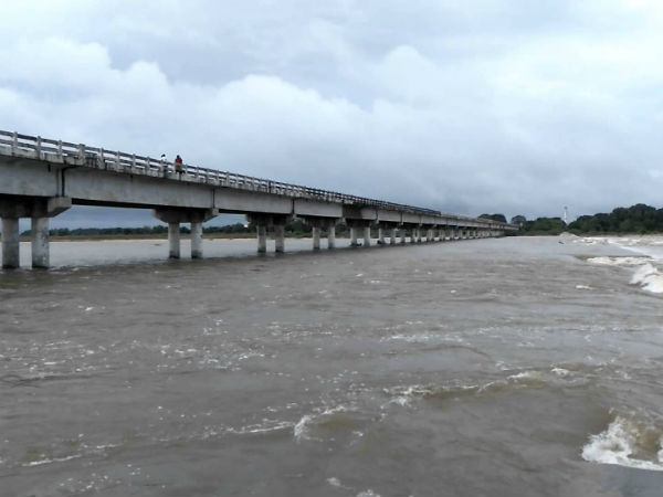 Heavy water flow in Palar River near Vellore Heavy water flow in Palar River near Vellore