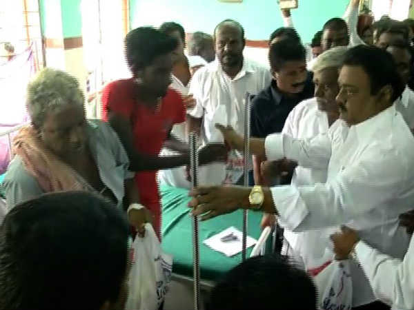 DMDK chief Vijayakanth reviewed Dengue patients at Thiruvallur Government hospital. DMDK chief Vijayakanth reviewed Dengue patients at Thiruvallur Government hospital.