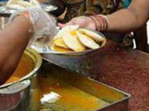 Women get shocked after seeing lizard in amma mess sambar Women get shocked after seeing lizard in amma mess sambar