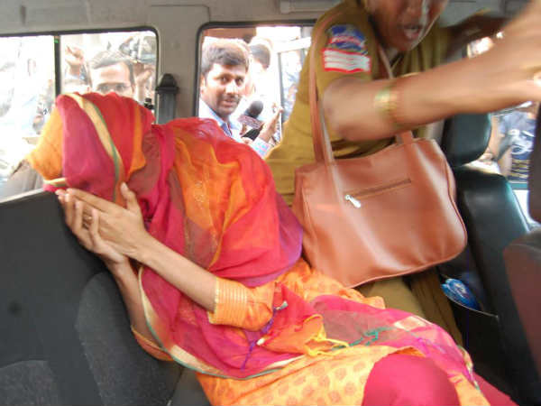 மனைவி புழல் சிறையில் அடைப்பு