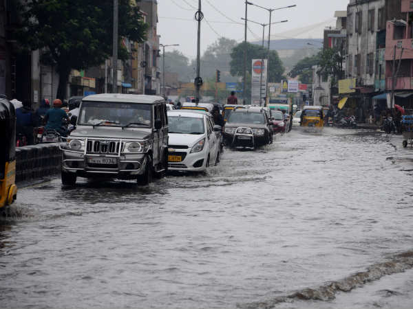 வள்ளுவர் கோட்டம் அருகே ஜாம்