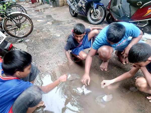 மழையோடு விளையாட்டு