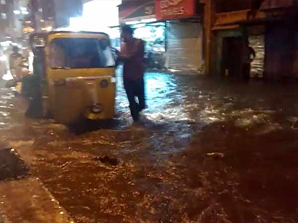போக்குவரத்து முடங்கியதால் அவதி