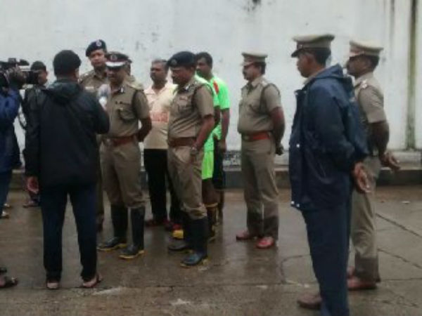 உயர் அதிகாரி