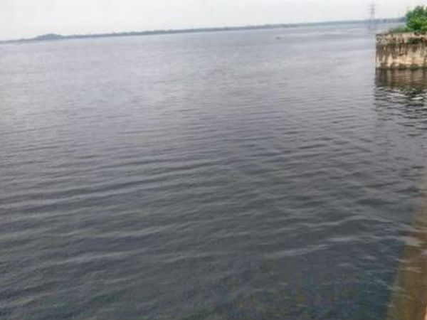Madhuranthagam lake reached its full capacity but no flood alert issued by Kancheepuram collector Madhuranthagam lake reached its full capacity but no flood alert issued by Kancheepuram collector