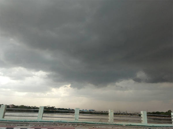 வெயில் எட்டி பார்த்தது