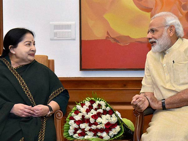 ஜெ., வீட்டில் விருந்து