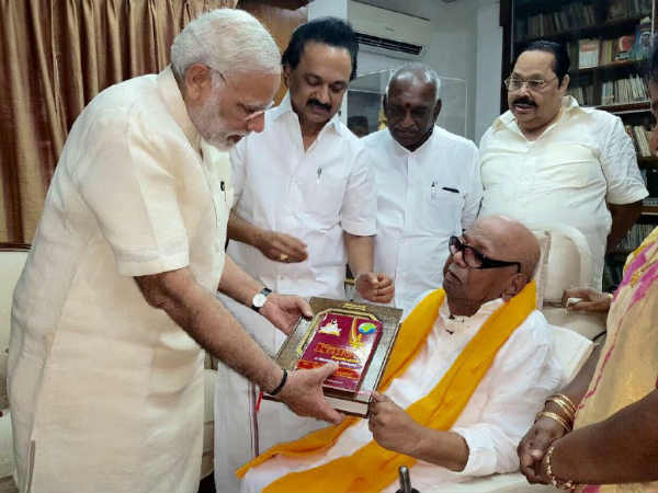 தொண்டர்கள் கூட்டம்