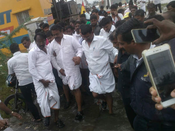 விஜயகாந்த் ராக்ஸ்