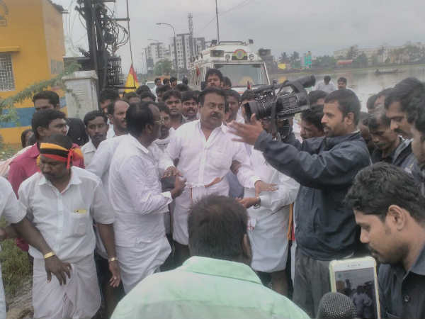 வராத கமல், வந்த விஜயகாந்த்