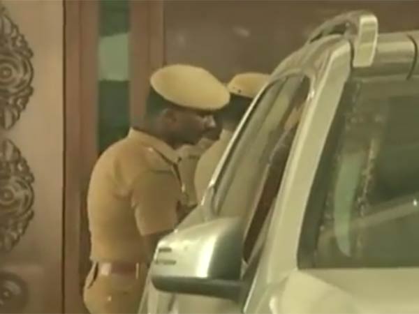 ரெய்டில் சிக்சிய சிவகுமார்