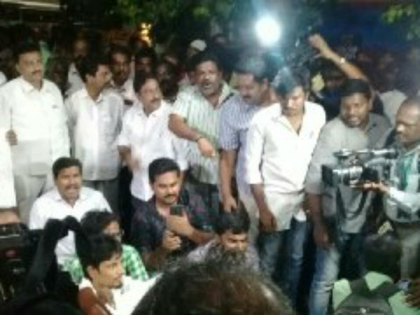 தொண்டர்களின் கோவில்