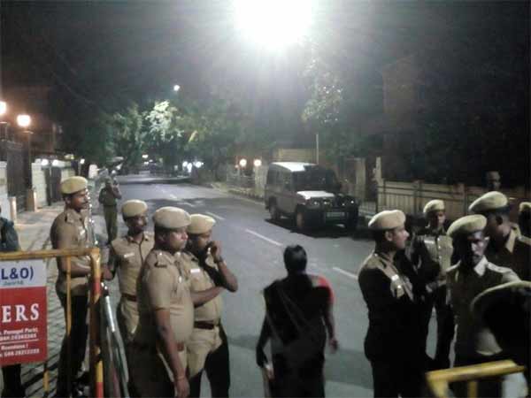 சசிகலா உறவினர் வீடுகள்