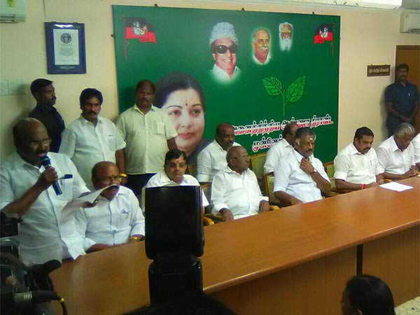 இரட்டை இலை மீட்பு