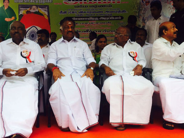 வேட்பாளர் தேர்வில் வேறுபாடு