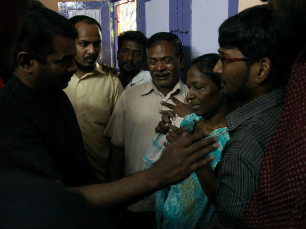 பிரகாஷ் பெற்றோருடன் சந்திப்பு