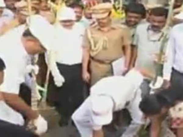 Like Pondy Governor Kiran Bedi TN Governor Banwarilal also conducted review Like Pondy Governor Kiran Bedi TN Governor Banwarilal also conducted review