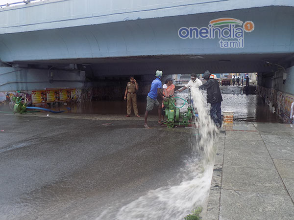 Chennai's most of the subways are filled with rainwater, corporation employees were draining out the water Chennai's most of the subways are filled with rainwater, corporation employees were draining out the water