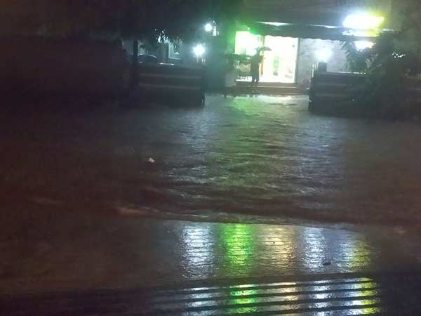 Chennai recieved 11 CM rain with in 2 hours Chennai recieved 11 CM rain with in 2 hours