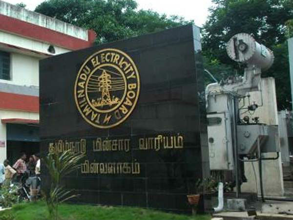 Two girls dead by electricity attack in Kodungaiyur: 8 EB officials suspended. Two girls dead by electricity attack in Kodungaiyur: 8 EB officials suspended.
