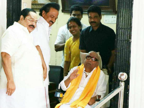 DMK leaders shock over BJP Cadre's slogan DMK leaders shock over BJP Cadre's slogan