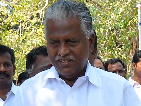KP Munusamy slams Dinakaran KP Munusamy slams Dinakaran