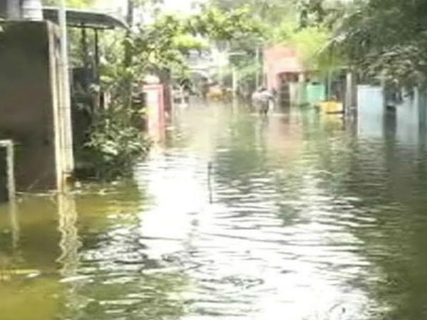 Peerkankaranai lake water enter in to west Thambaram area Peerkankaranai lake water enter in to west Thambaram area