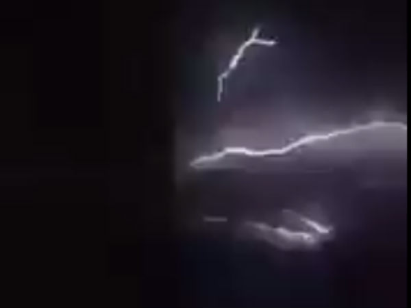 Chennai last night lightning recorded in video Chennai last night lightning recorded in video