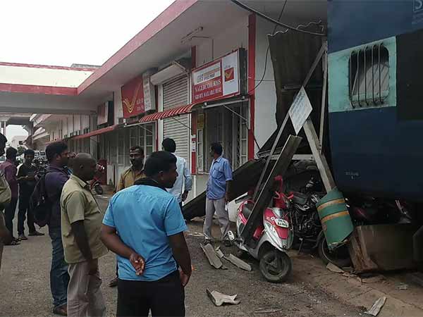 Minor Train accident at Nagercoil damaging Post office inside the Station Minor Train accident at Nagercoil damaging Post office inside the Station
