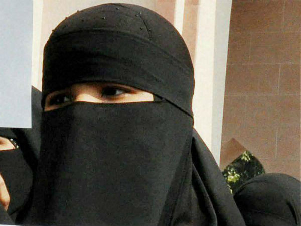 AMU Professor Gives Triple Talaq to Wife on Whatsapp AMU Professor Gives Triple Talaq to Wife on Whatsapp