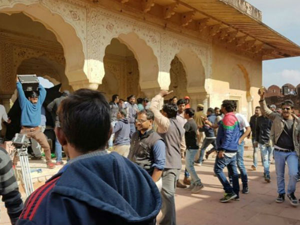 'Padmavati' protests move south: Karni Sena stages 'Padmavati' protests move south: Karni Sena stages