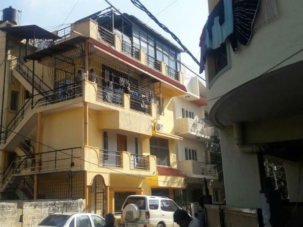 IT raids take place at AIADMK Karnataka state secretary Pugazhendi house IT raids take place at AIADMK Karnataka state secretary Pugazhendi house