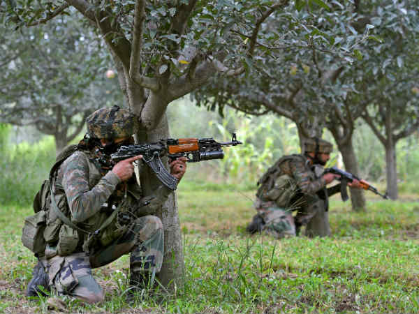 Encounter breaks in Pulwama between militants and security forces Encounter breaks in Pulwama between militants and security forces