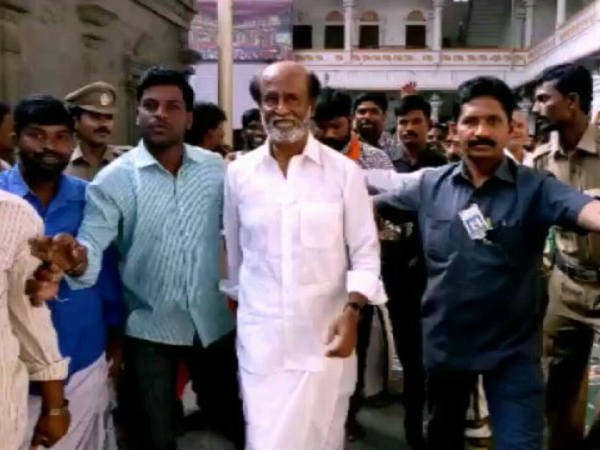 Rajinikanth offers prayers at Raghavendra Temple at Mantralaya Rajinikanth offers prayers at Raghavendra Temple at Mantralaya