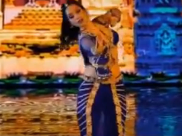 Ukrainian girl dances for 'Ra Ra' in Russia Ukrainian girl dances for 'Ra Ra' in Russia