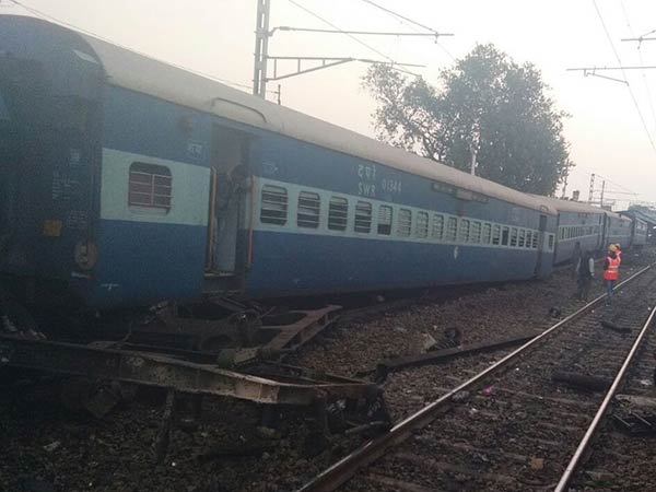 Vasco da Gama-Patna Express derails in Uttar Pradesh, at least 3 dead Vasco da Gama-Patna Express derails in Uttar Pradesh, at least 3 dead