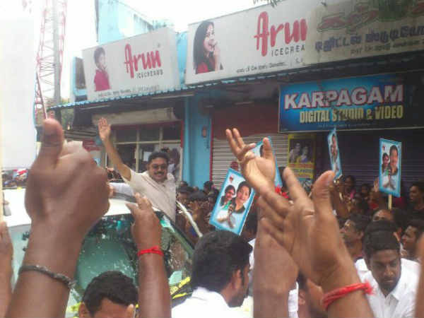 தினகரனும் மனு தாக்கல்