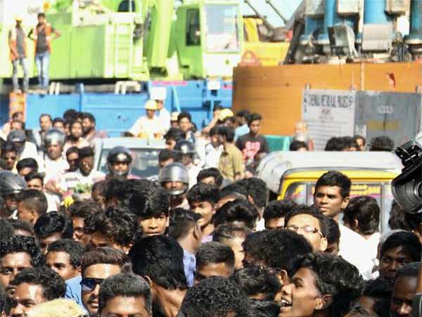 ஆர்.கே.நகரில் குவிந்த மனுக்கள்