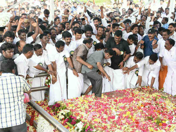 டிக்கிலோனா விளையாட்டு