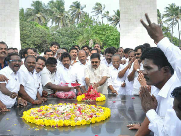 அதிமுக அமைதி ஊர்வலம்