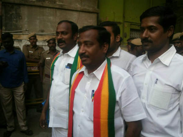 சின்னம் ஒதுக்கும் பணி