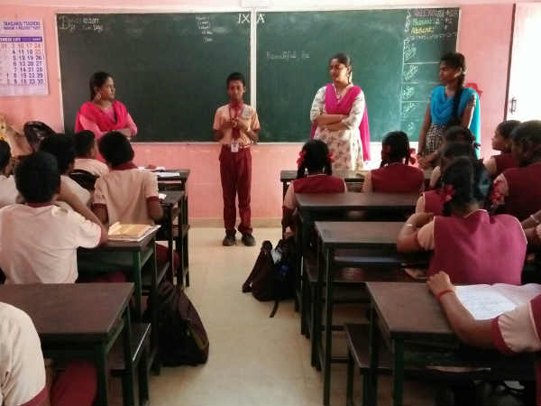 பள்ளி மாணவர்களுக்குப் பயிற்சி