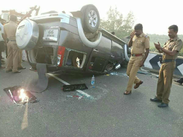 தலைக்குப்புற கவிழ்ந்தது