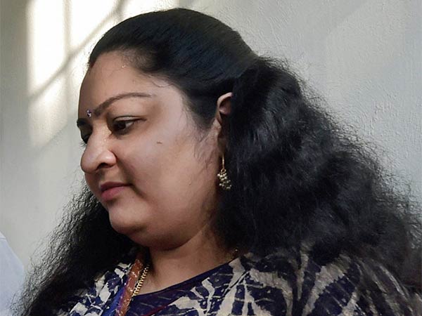 கமிஷனில் தீபா ஆஜர்